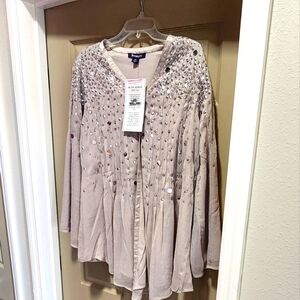 Beautiful sequin flowy tunic top. Perfect Fall Winter